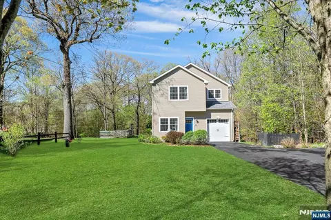 317 Stag Hill Rd, Mahwah, NJ 07430