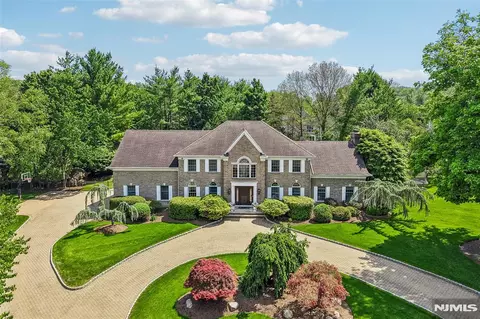 41 Sunflower Dr, Saddle River, NJ 07458