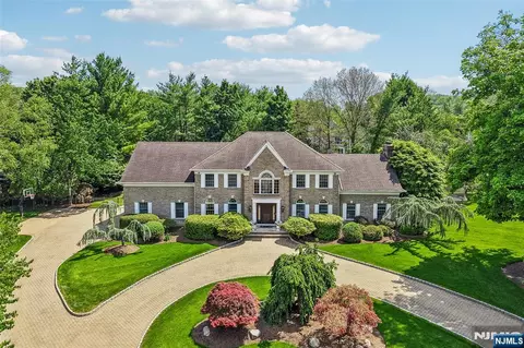 41 Sunflower Dr, Saddle River, NJ 07458