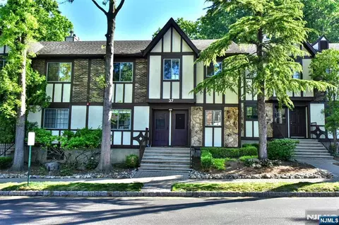3707 Mark Twain Way, Mahwah, NJ 07430