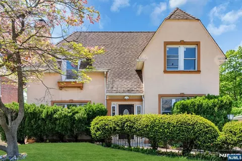 297 Hamilton Pl, Hackensack, NJ 07601