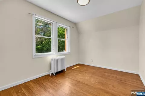 Bedroom - 297 Hamilton Pl, Hackensack, NJ 07601 photo 6 of 9