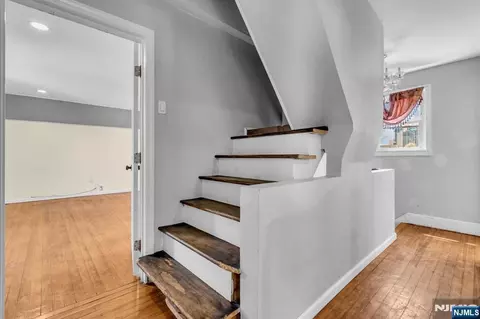Entry Way - 297 Hamilton Pl, Hackensack, NJ 07601 photo 4 of 5