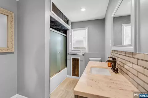 Entry Way - 297 Hamilton Pl, Hackensack, NJ 07601 photo 5 of 5
