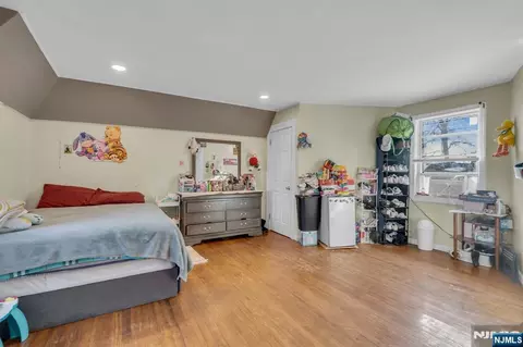 Bedroom - 297 Hamilton Pl, Hackensack, NJ 07601 photo 4 of 9