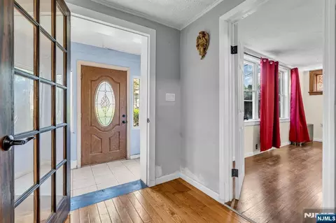 Entry Way - 297 Hamilton Pl, Hackensack, NJ 07601 photo 1 of 5