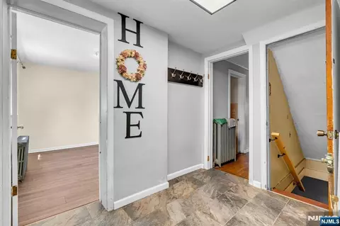 Entry Way - 297 Hamilton Pl, Hackensack, NJ 07601 photo 2 of 5