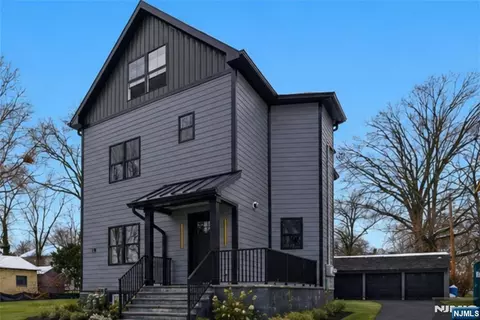 28 12 Irving St, Montclair, NJ 07042