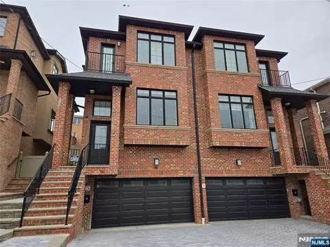 330 8th St #1, Palisades Park, NJ 07650
