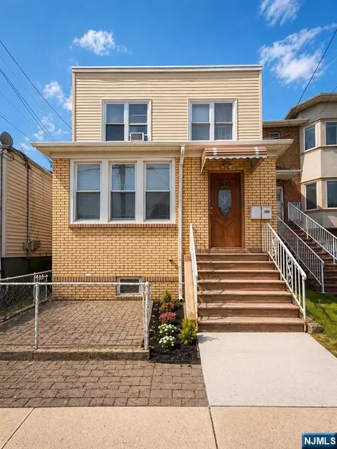 229 5th St, Fairview, NJ 07022