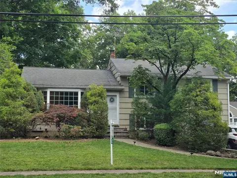 181 Crescent St, Closter, NJ 07624