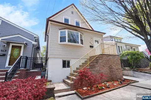 774 8th St, Secaucus, NJ 07094