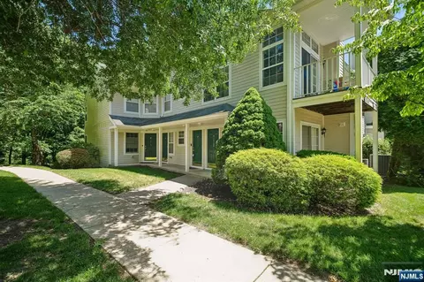 1412 York St, Mahwah, NJ 07430