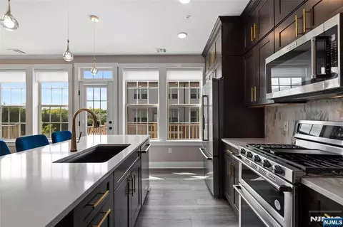 81 Arnold Dr, Wood Ridge, NJ 07075