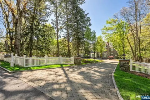 268 Woodside Ave, Franklin Lakes, NJ 07417