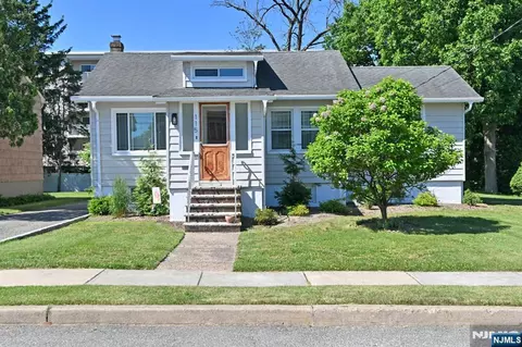 115 Forest Pl, Rochelle Park, NJ 07662