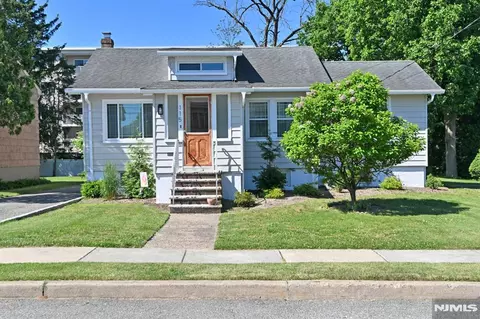 115 Forest Pl, Rochelle Park, NJ 07662