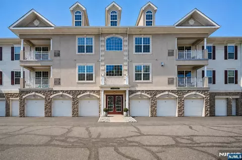 3 Slate Ct #D-1, Woodland Park, NJ 07424