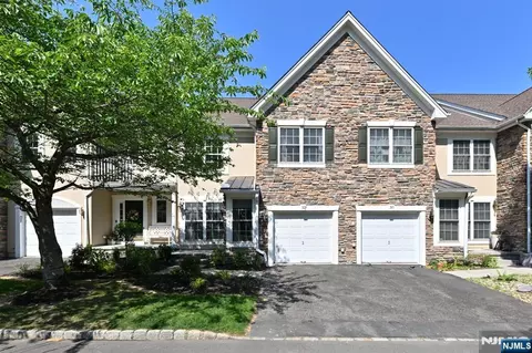 32 Rosewood Ct #32, Haledon, NJ 07508