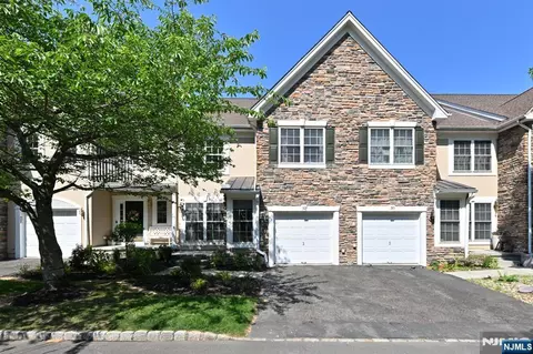 32 Rosewood Ct #32, Haledon, NJ 07508