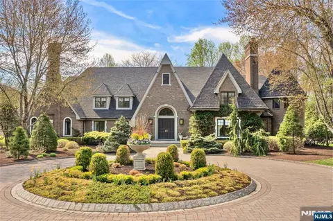 14 Eckert Farm Rd, Saddle River, NJ 07458
