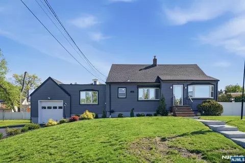 30 Brookview Dr, North Haledon, NJ 07508