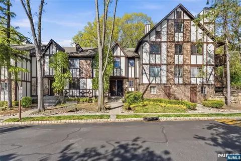 3711 Mark Twain Way, Mahwah, NJ 07430