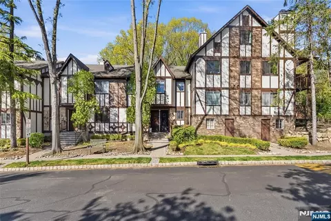 3711 Mark Twain Way, Mahwah, NJ 07430