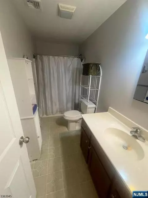 42 Riverlawn Dr, Wayne, NJ 07470 photo 5