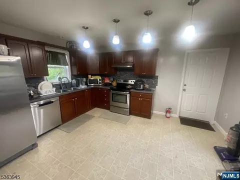 42 Riverlawn Dr, Wayne, NJ 07470 photo 4