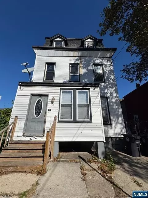 38 Emmet St, Newark, NJ 07114