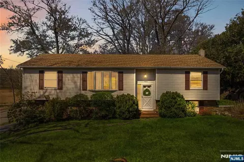 400 Lake Shore Dr, Hewitt, NJ 07421