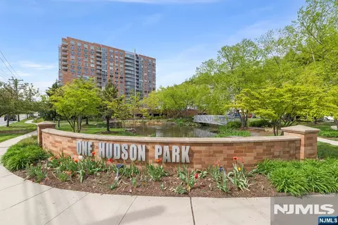 310 Hudson Park #310, Edgewater, NJ 07020