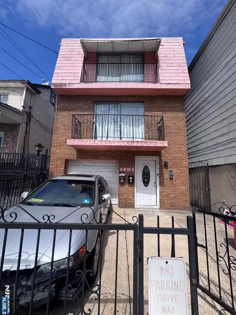 308 5th St, Union City, NJ 07087