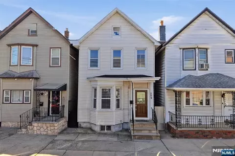 209 Hamilton St, Harrison, NJ 07029
