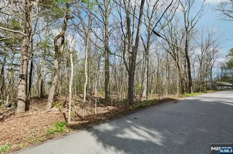 11 Alamoosook Rd, Vernon, NJ 07422