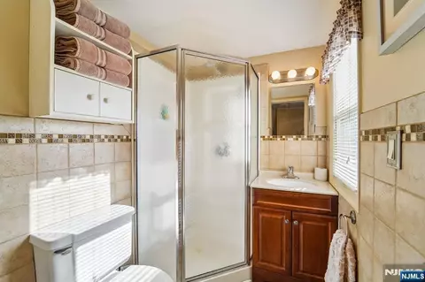 Bath - 203 Lawrence Dr, Paramus, NJ 07652 photo 2 of 2