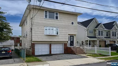 71 Chestnut St, Lodi, NJ 07644