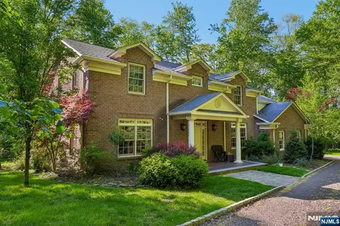 2 Paris Ave # B, Rockleigh, NJ 07647