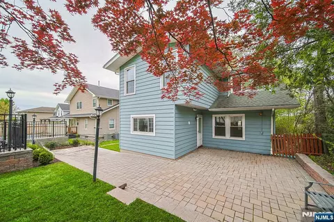 586 Hillside St, Ridgefield, NJ 07657