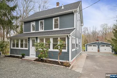 686 Meyersville Rd, Long Hill, NJ 07933