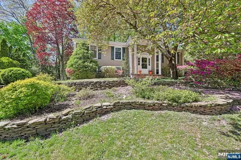 97 Erie Ave, Midland Park, NJ 07432