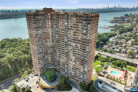 100 Old Palisade Rd #1610, Fort Lee, NJ 07024