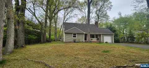 45 Campbell Ave, Woodcliff Lake, NJ 07677