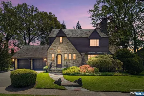 14 Elmwood Ter, Elmwood Park, NJ 07407