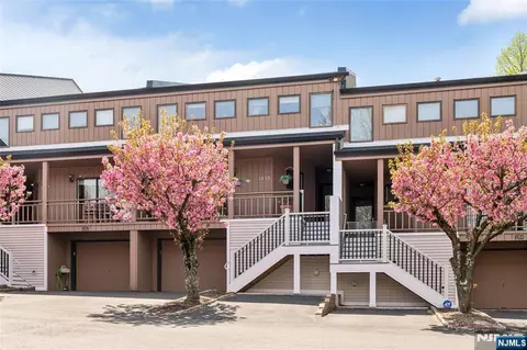 1253 Stephanie Dr, North Caldwell, NJ 07006