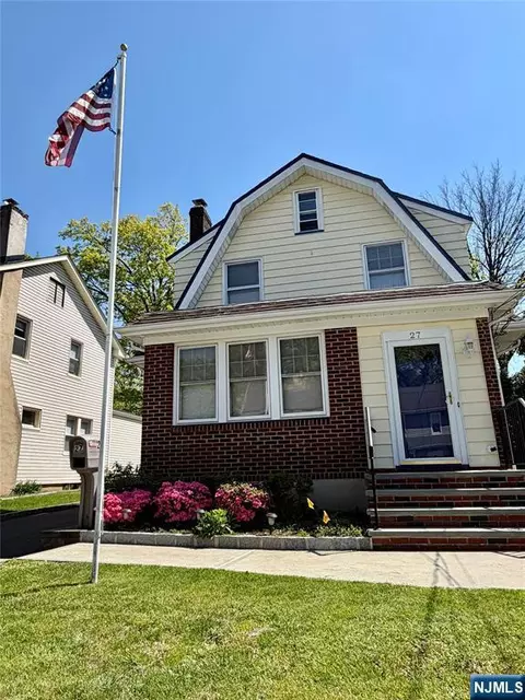 27 Roosevelt Ave, Dumont, NJ 07628
