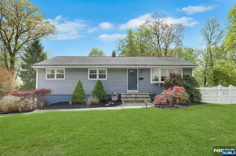 7 S 1st St, Park Ridge, NJ 07656