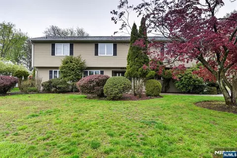 52 Ashburn Rd, Wayne, NJ 07470