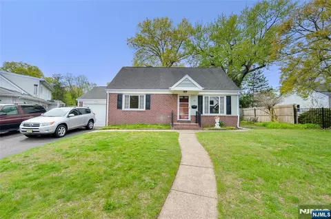 10 Williamson Pl, Fair Lawn, NJ 07410